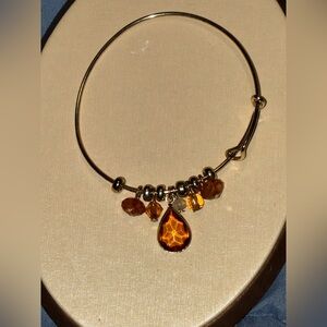 Elegant Gold Bracelet with Amber Accents